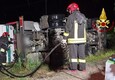 Macerata, autocisterna con gpl si ribalta: l'intervento dei Vigili del fuoco (ANSA)