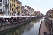 Fase 2, il maltempo ferma la movida: poca gente sui Navigli a Milano