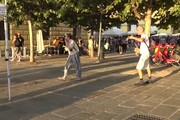 Milano, i 'No Green pass' devastano gazebo M5s con calci e spintoni
