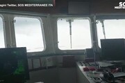Ocean Viking verso Ancona: 'Onde 6 metri, sofferenze a bordo'