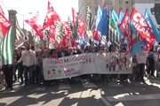 Primo maggio, il corteo a Milano: 'No a contratti vergognosi di schiavitu''