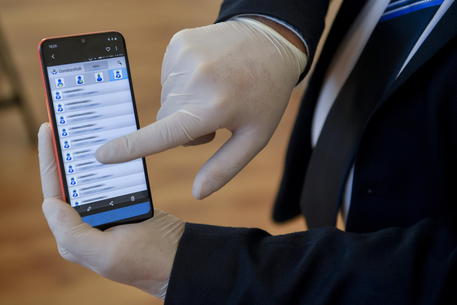 Smartphone app © EPA