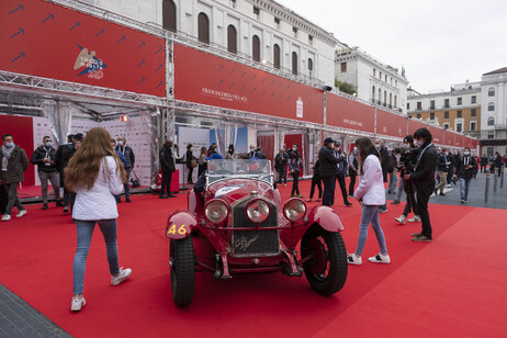 Andrea Vesco e Roberto Vesco alla punzonatura prima dell'edizione 2020 della 1000 Miglia, che hanno vinto