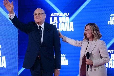 Meloni presenta Mikati a Atreju, 'insieme lavoriamo molto'