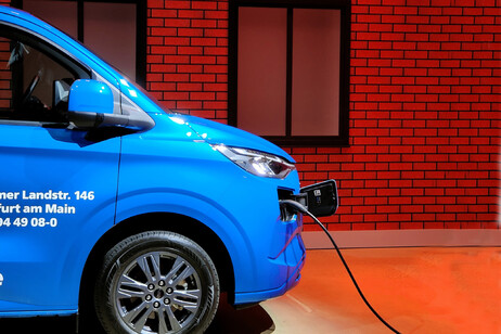 Ford E-Transit Custom, per 'elettrificare la produttività'