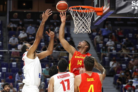 Spain's Willy Hernangomez (back R) in action against Iran's Hamed Haddadi (L)