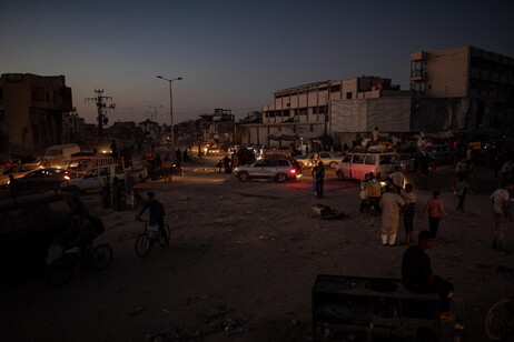 Palestinians flee Khan Yunis after evacuation order issued by the Israeli army