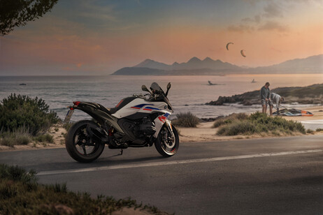 Bmw R 1300 RS si rinnova all'insegna dei viaggi dinamici