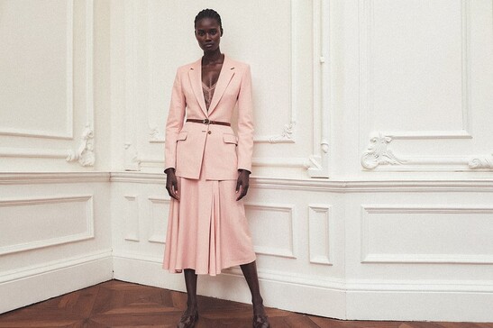Eleganza in pastello – Tailleur con gonna midi svasata in misto lino rosa cipria / Sumissura