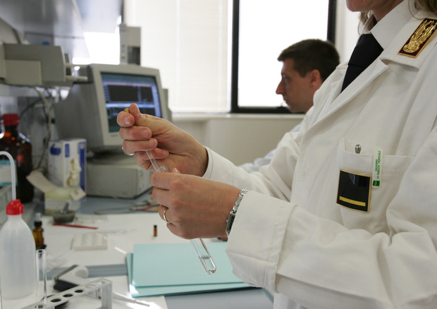 Un laboratorio della polizia scientifica