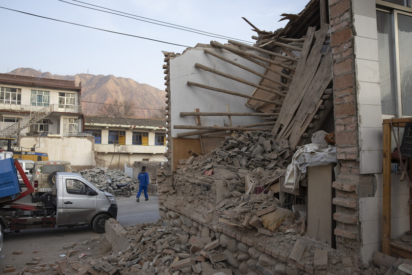 More than 100 people killed in an earthquake in northern China - RIPRODUZIONE RISERVATA