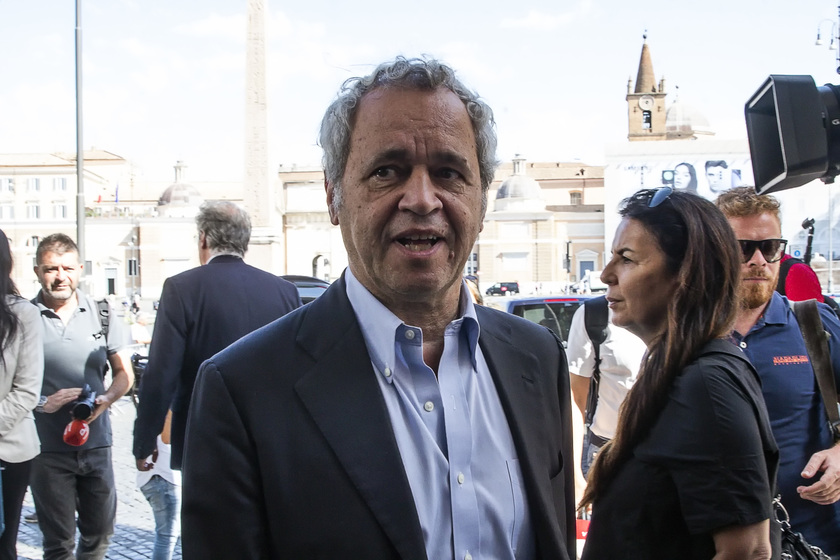 Funerali di Andrea Purgatori alla Chiesa degli artisti a Piazza del Popolo - RIPRODUZIONE RISERVATA