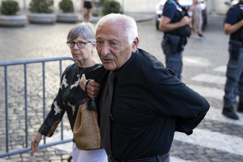 Funerali di Andrea Purgatori alla Chiesa degli artisti a Piazza del Popolo - RIPRODUZIONE RISERVATA