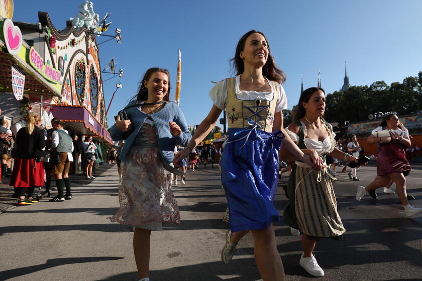 Opening and tapping of Oktoberfest 2023 © ANSA/EPA