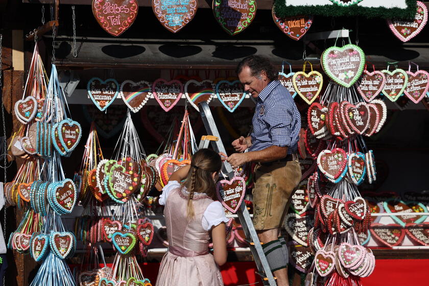 Opening and tapping of Oktoberfest 2023 © ANSA/EPA
