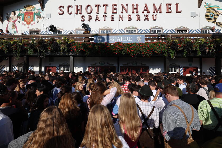 Opening and tapping of Oktoberfest 2023 © ANSA/EPA