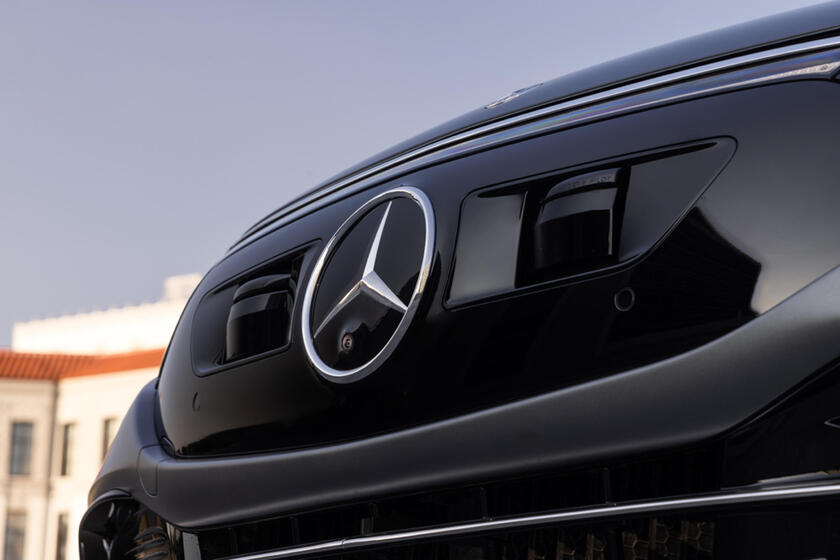 Se la Mercedes ha le lucine azzurre, si muove in guida autonoma © ANSA/Mercedes-Benz AG