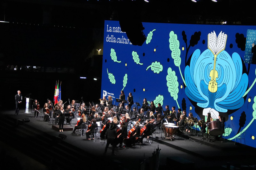 Standing ovation per Mattarella a Pesaro, via a Capitale cultura - RIPRODUZIONE RISERVATA