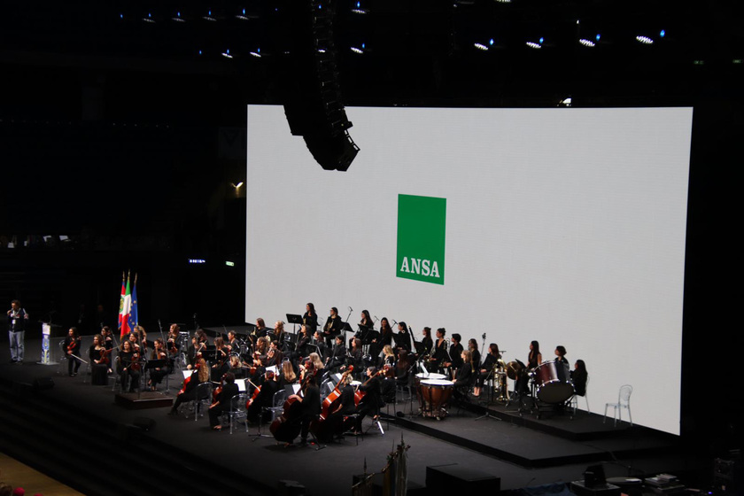 Standing ovation per Mattarella a Pesaro, via a Capitale cultura - RIPRODUZIONE RISERVATA