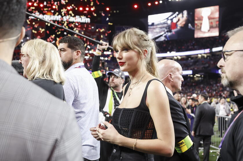 Nuovo record per la Swift, album più scaricato in un giorno