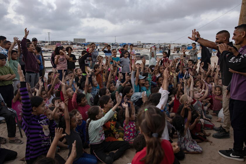 Palestinian man sets up cinema for children at Rafah camp, southern Gaza