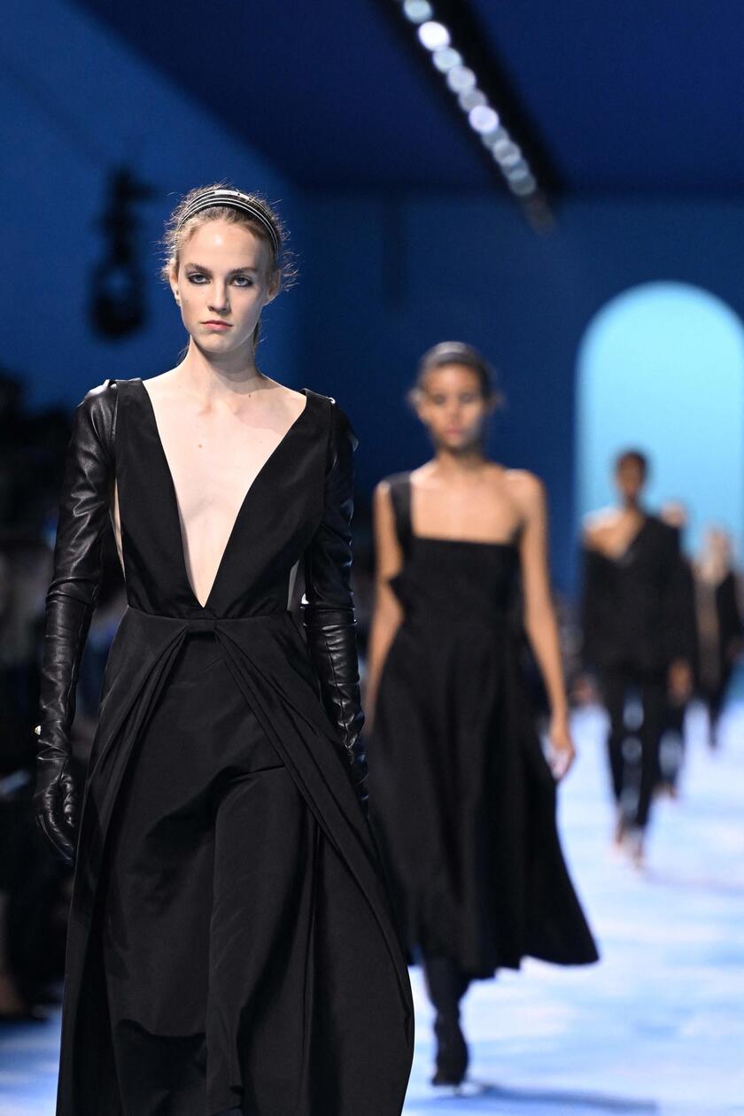 Moda, a Parigi in passerella la donna di Dior