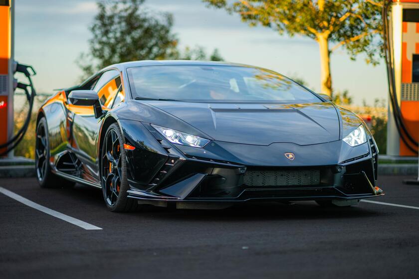 Lamborghini aggiorna lo showroom di Calgary