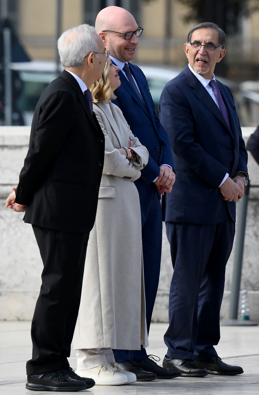 Giornata dell'unita' nazionale, Mattarella all'Altare della Patria