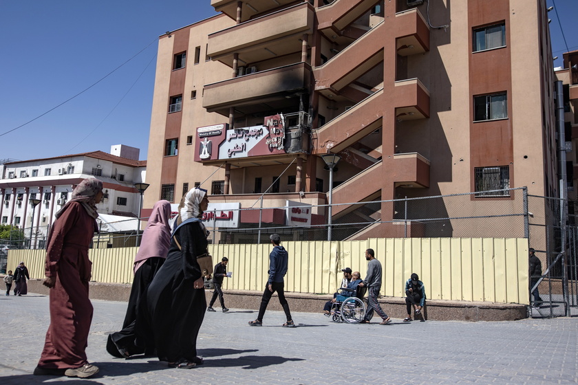 Israeli army strikes Nasser Hospital in Khan Yunis