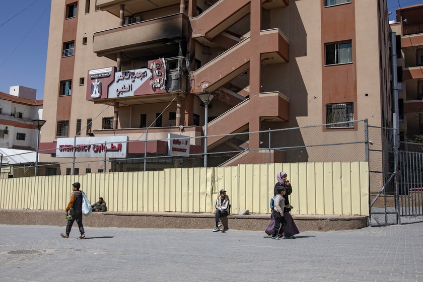 Israeli army strikes Nasser Hospital in Khan Yunis