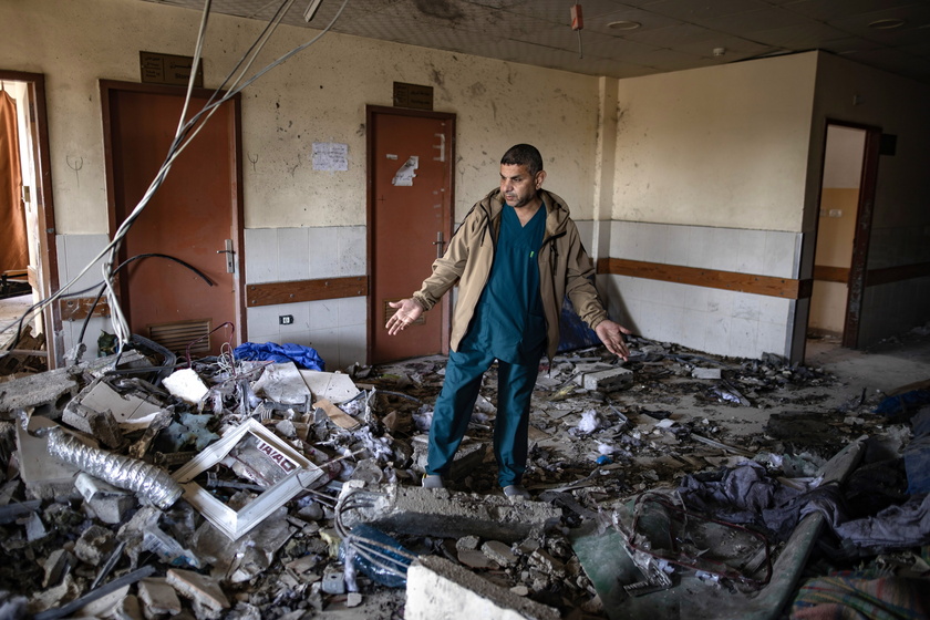 Israeli army strikes Nasser Hospital in Khan Yunis