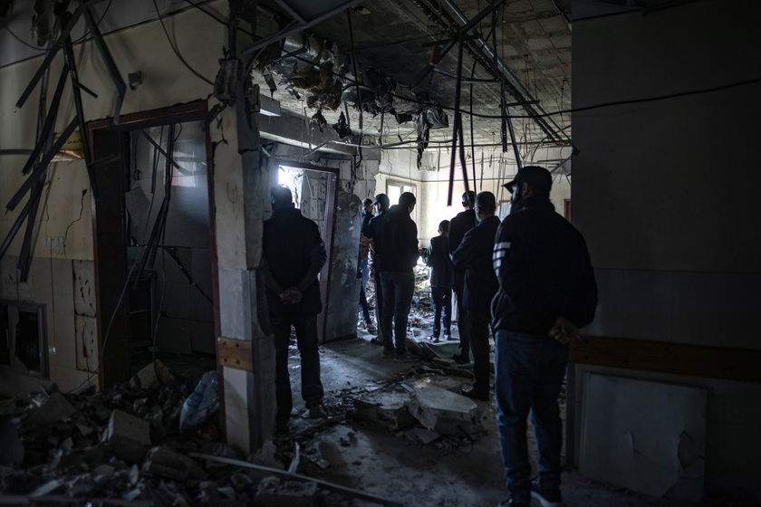 Israeli army strikes Nasser Hospital in Khan Yunis