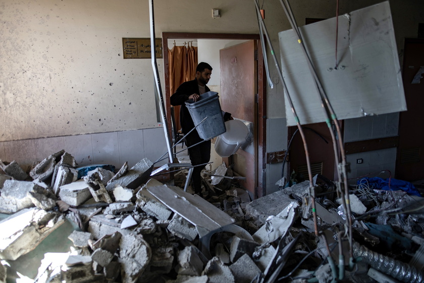 Israeli army strikes Nasser Hospital in Khan Yunis