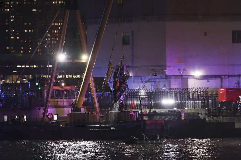 Helicopter crashes into Hudson River near Jersey City, New Jersey