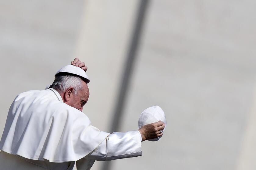 PAPA FRANCESCO E LA SUA PAPALINA