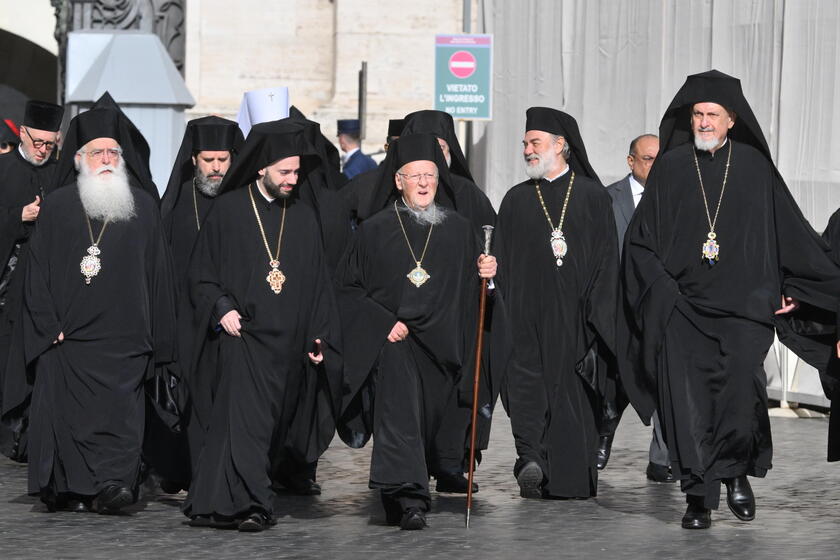 Funerale Papa Francesco, arrivi e attesa in piazza San Pietro