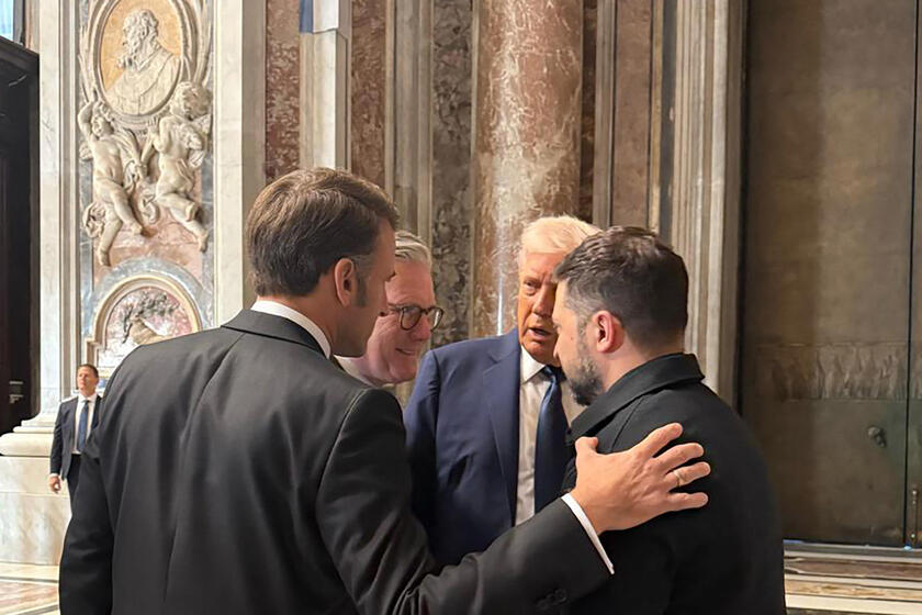 Funerale papa Francesco, incontro Zelensky, Macron e Starmer