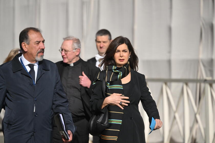 Funerale Papa Francesco, arrivi e attesa in piazza San Pietro