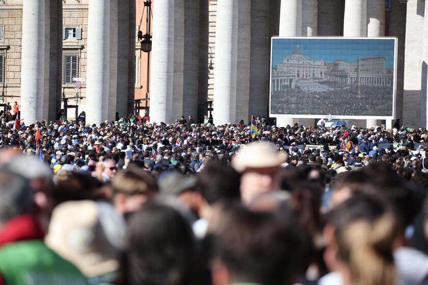 Funerale Papa Francesco, 140mila persone a San Pietro
