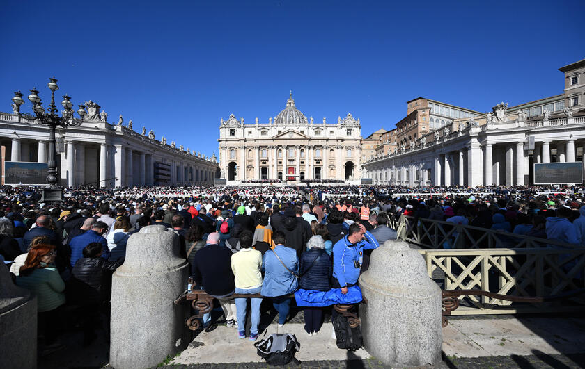 Funerale Papa Francesco, attesa in piazza San Pietro