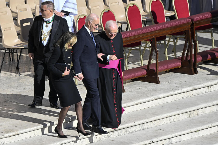 Funerale Papa Francesco, arrivi in piazza San Pietro