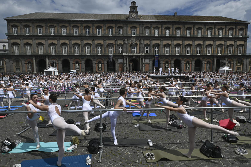 In 3mila in piazza del Plebiscito per ' Napoli città danzante'