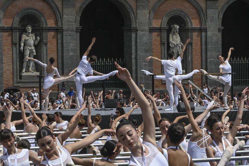 In 3mila in piazza del Plebiscito per ' Napoli città danzante'