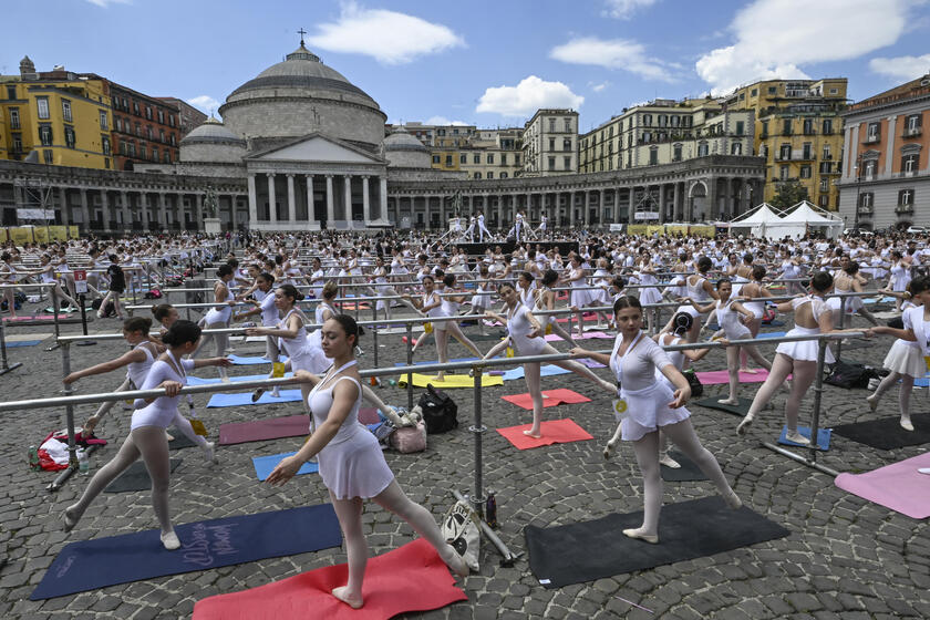 In 3mila in piazza del Plebiscito per ' Napoli città danzante'