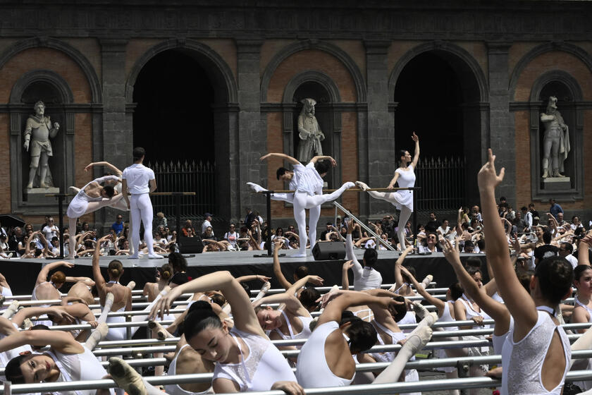 In 3mila in piazza del Plebiscito per ' Napoli città danzante'