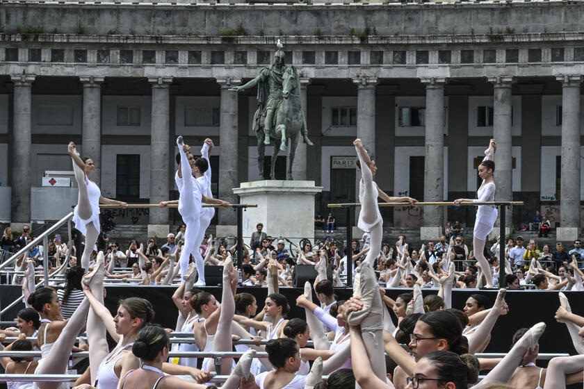 In 3mila in piazza del Plebiscito per ' Napoli città danzante'