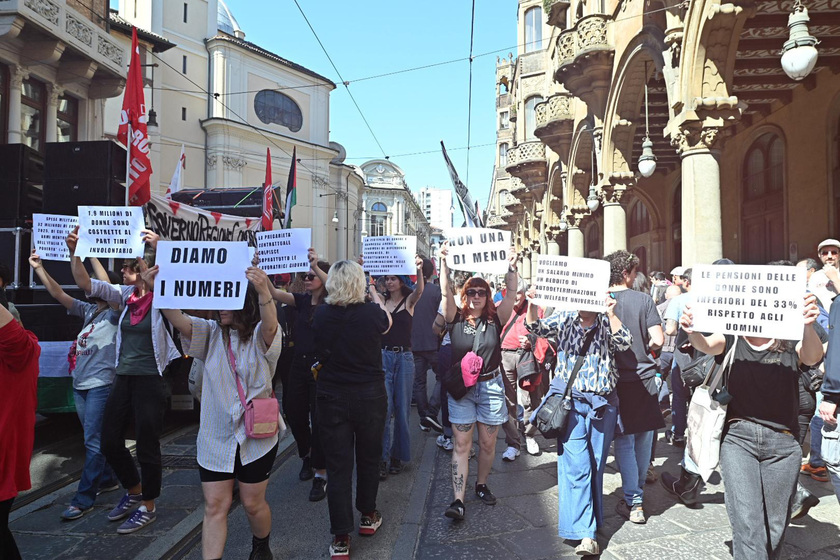 Primo Maggio, corteo a Torino partito da piazza Vittorio