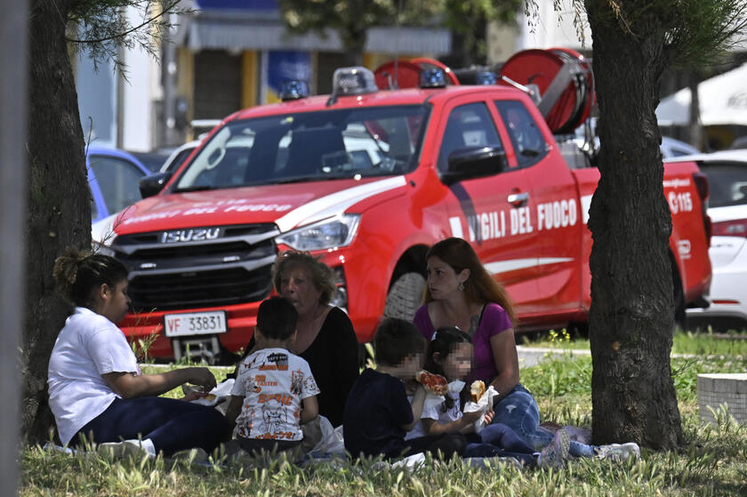 Terremoto di magnitudo 4.4 ai Campi Flegrei, gente in strada