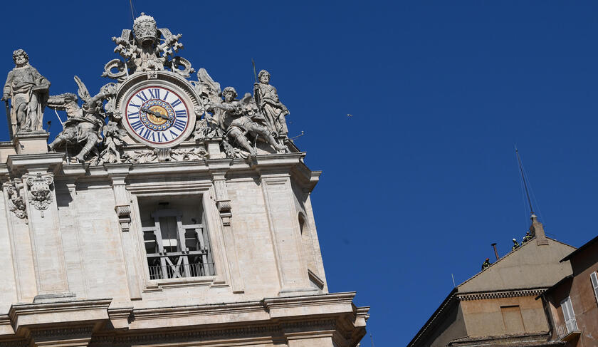 Conclave: lavori in corso, si monta il comignolo sulla Sistina