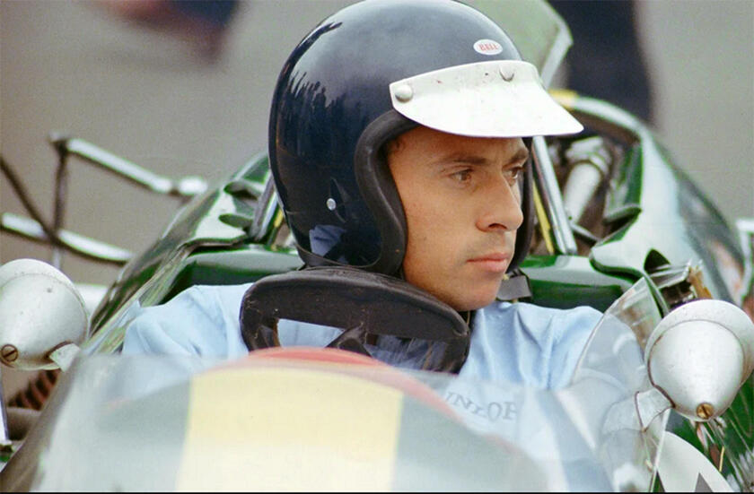 Lotus Emira Clark Edition celebra il 1965, l'anno perfetto